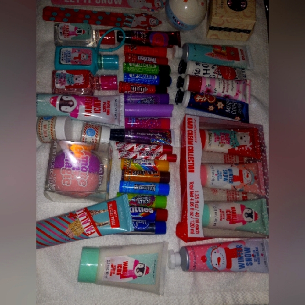 MOMMY AND DAUGHTER VARIETY SELF CARE KIT. NEW WITH TAGS. BRAND NEW WITH TAGS.
